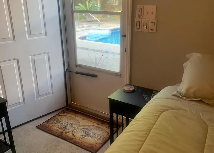 Beautiful 1Br Apt, Near Beach, Kitchenette, Bath, Lr